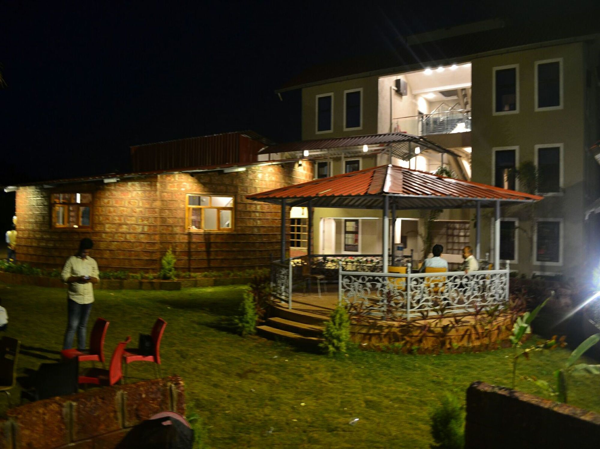 Oyo 11898 Hotel Vhyomaan Mahābaleshwar Esterno foto